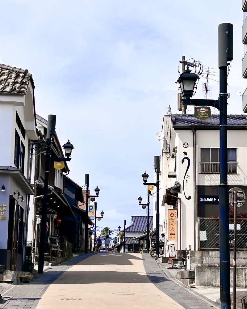 時を感じる散歩道（豊前街道） A Walk Through Time (Buzen Kaido)